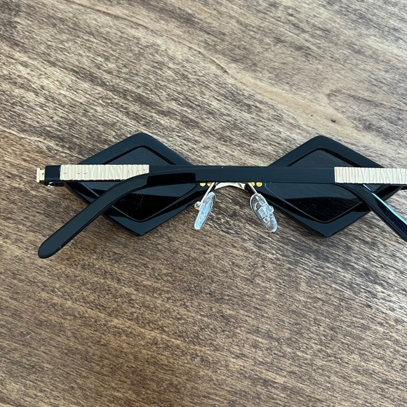 NWOT Poppy Lissiman Elton Sunglasses in Black - Picture 6 of 6